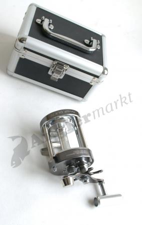 Kit de pêche en mer Giga Fighter incluant ligne de pêche, tube, appâts, moulinet multiplicateur