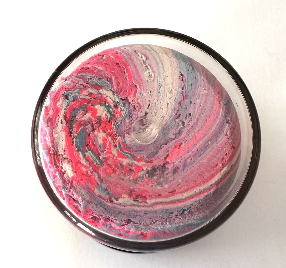 forellenteig-angelteig-fuer-forelle-troutbait-rainbow-knoblauch-mit-glitter-schwimmend-2