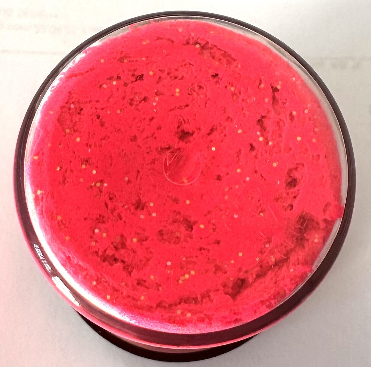 forellenteig-angelteig-fuer-forelle-troutbait-pink-knoblauch-mit-glitter-schwimmend-3