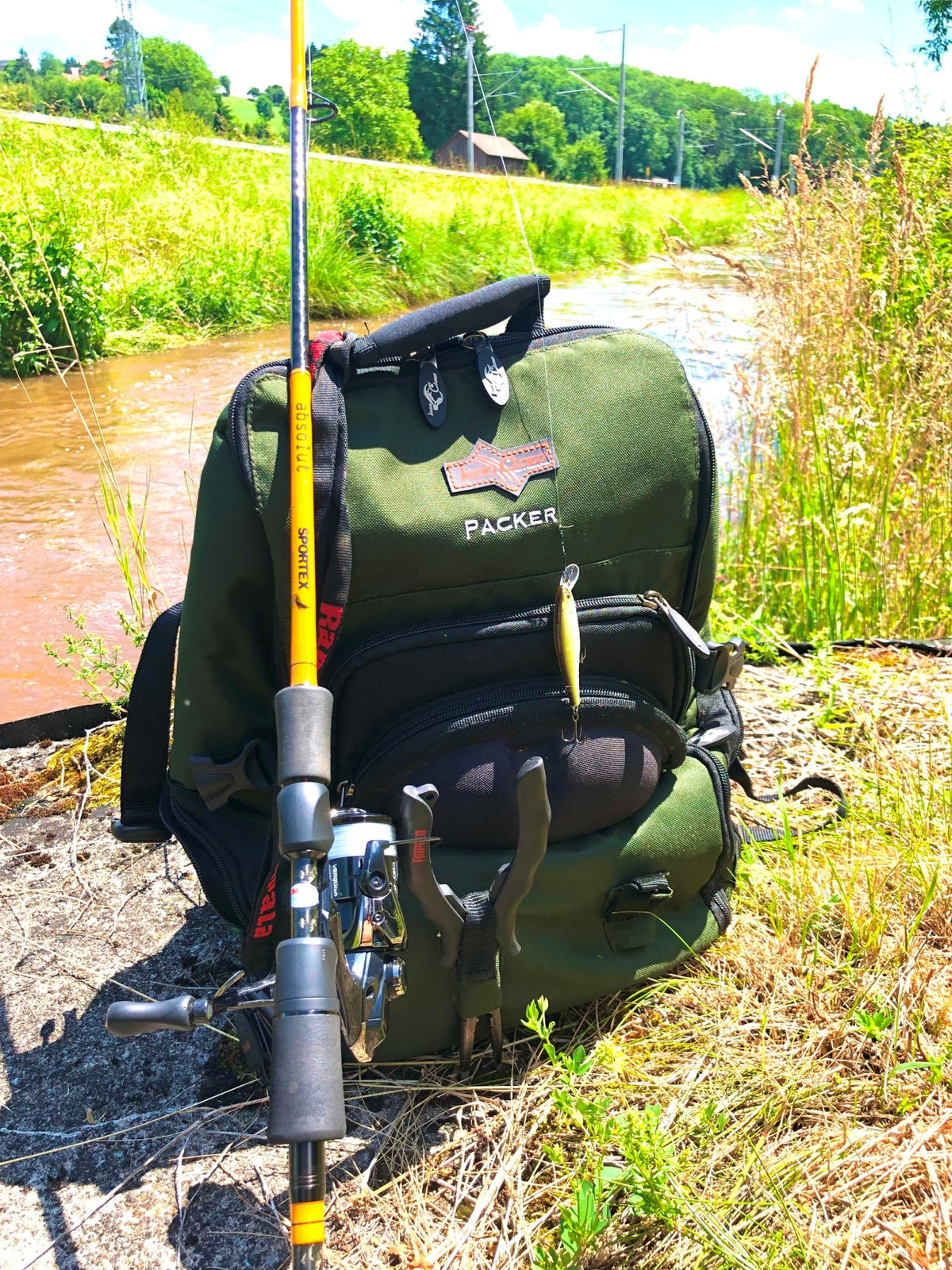 IRON CLAW Prey Provider Backpacker Angelrucksack mit 3 Angelgeräteboxen Anglerrucksack