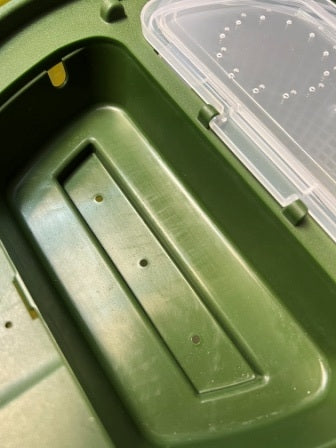 Köderkessel für Fische 18 Liter mit herausnehmbarem Einsatz und 1 Fach für die Sauerstoffpumpe