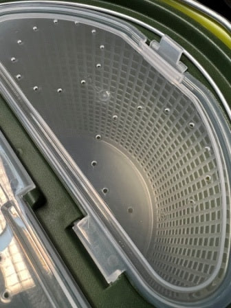 Köderkessel für Fische 12 Liter mit herausnehmbarem Einsatz und 1 Fach für die Sauerstoffpumpe