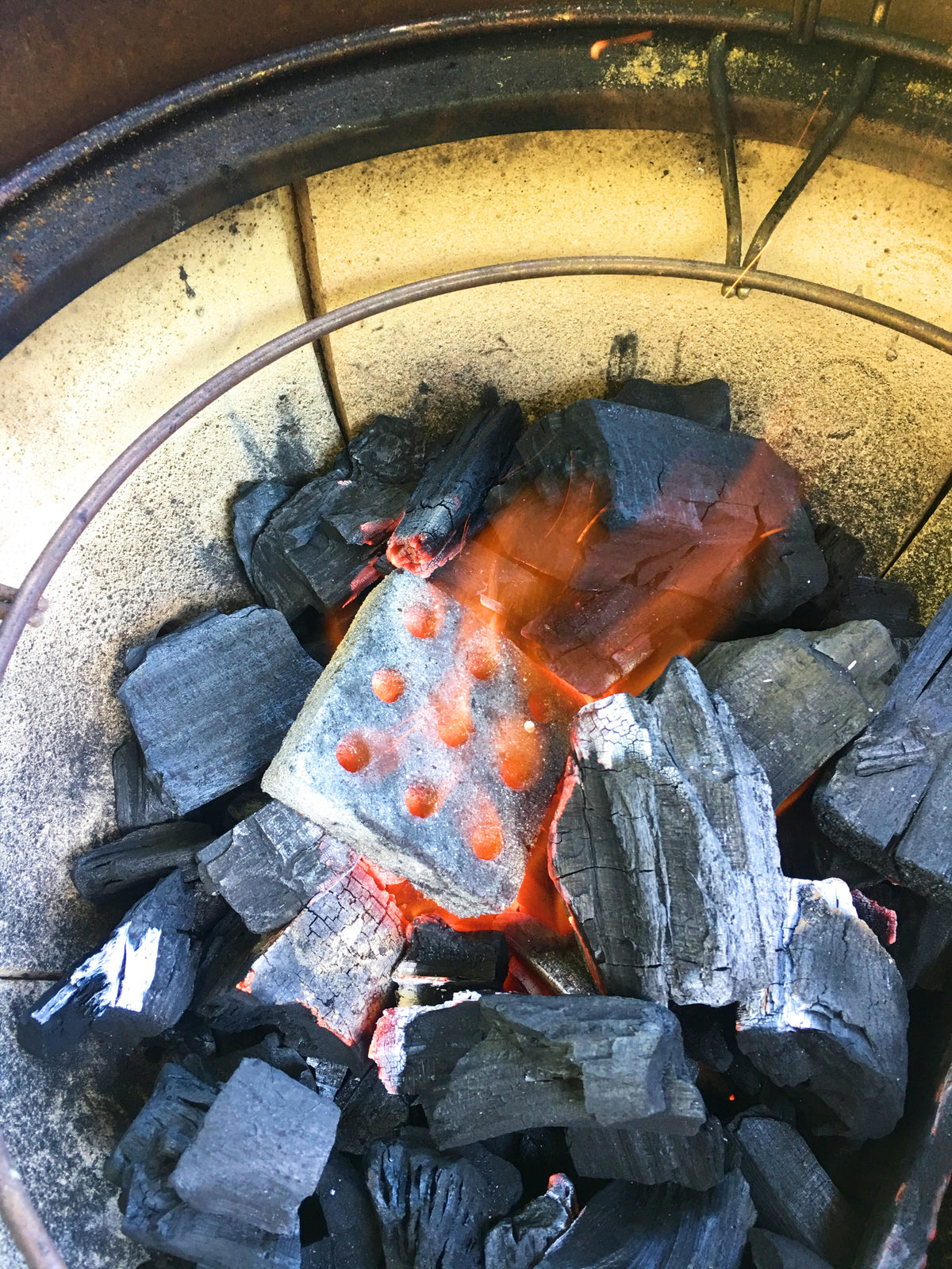 Grillstarter Briketts Grillanzünder 3er Packung Anzündbriketts