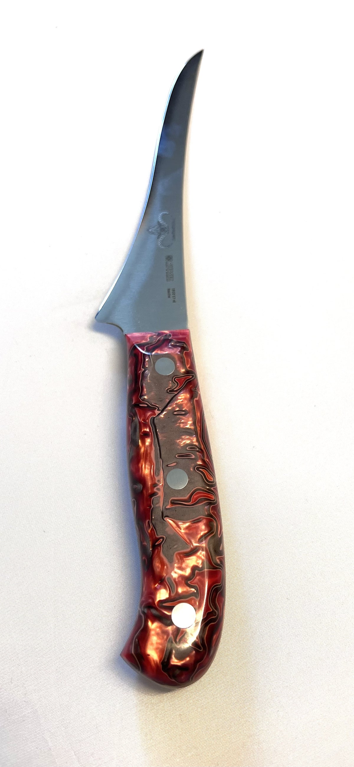 Couteau à fileter Giesser Premium Cut BBQ avec manche en acrylique rouge, longueur 28,5 cm, lame 16,5 cm