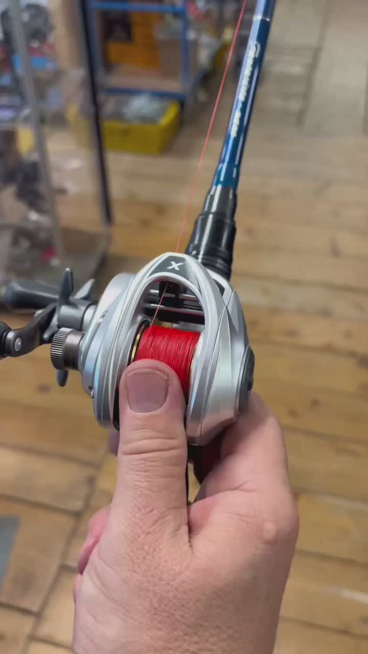 Video laden: Abu Garcia Revo X VoltiQ  0,32 mm 80 Meter 8 Kugellager 6,7 : 1 Low Profile Baitcaster
